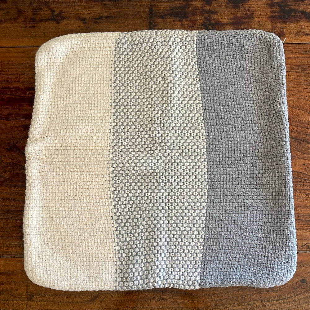 Set 2 pillowcases. - Picture 3 of 5